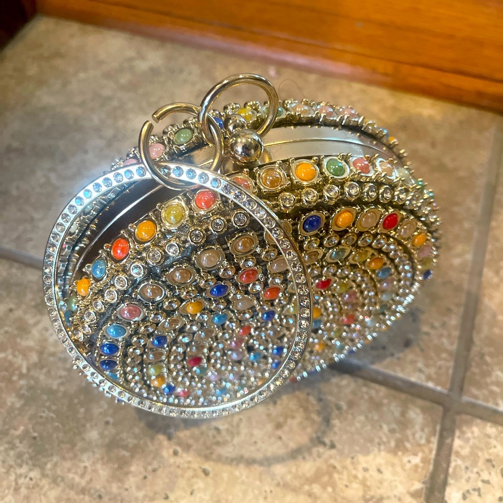 Women’s Round Beaded Wristlet Clutch with Gold Chain